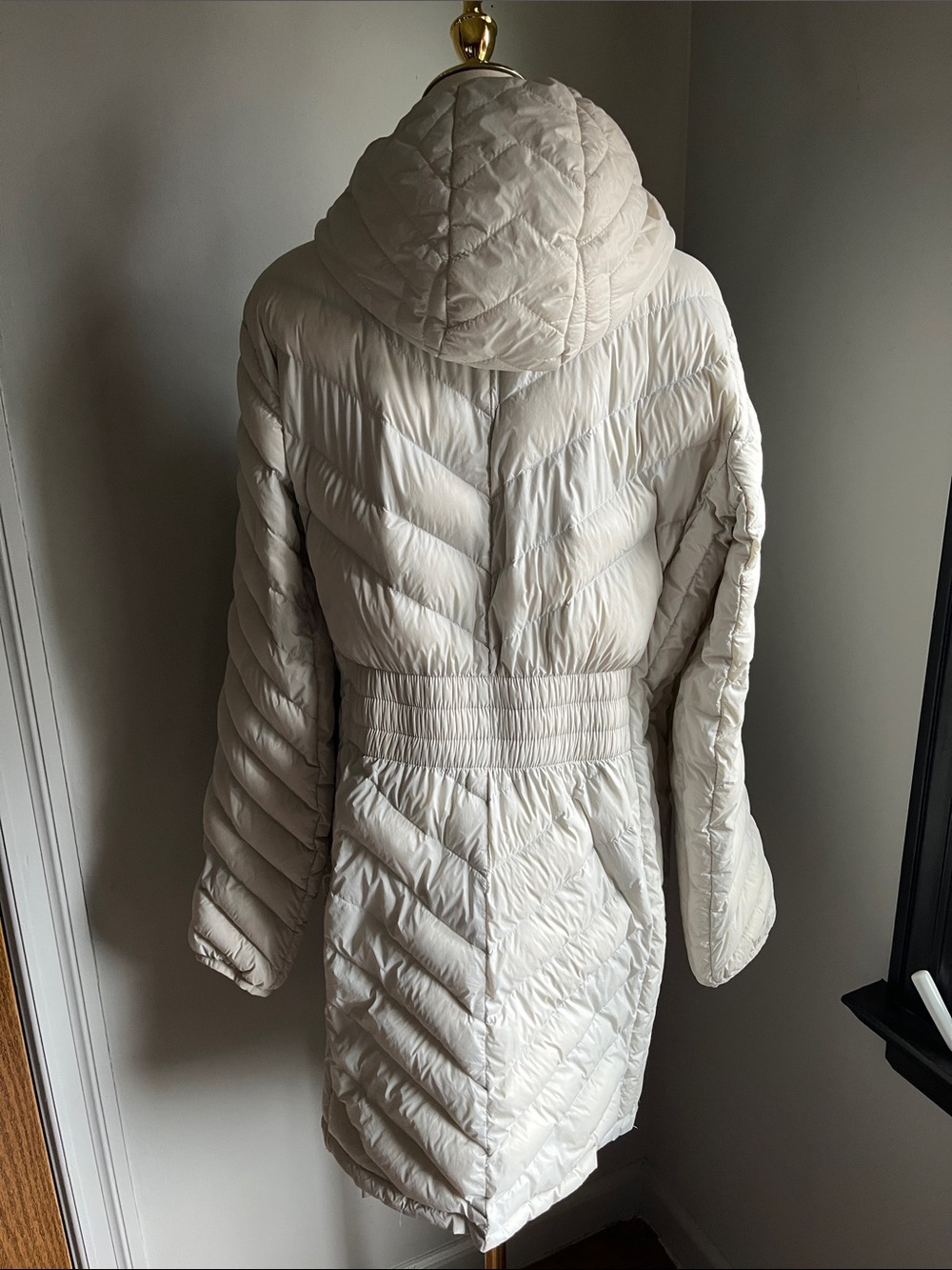 MICHAEL Michael Kors Women's Soft Gray Hooded Long Puffer Coat - Size XL - Picture 6 of 15